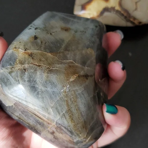 Labradorite free form 🪨 - Picture 6 of 7